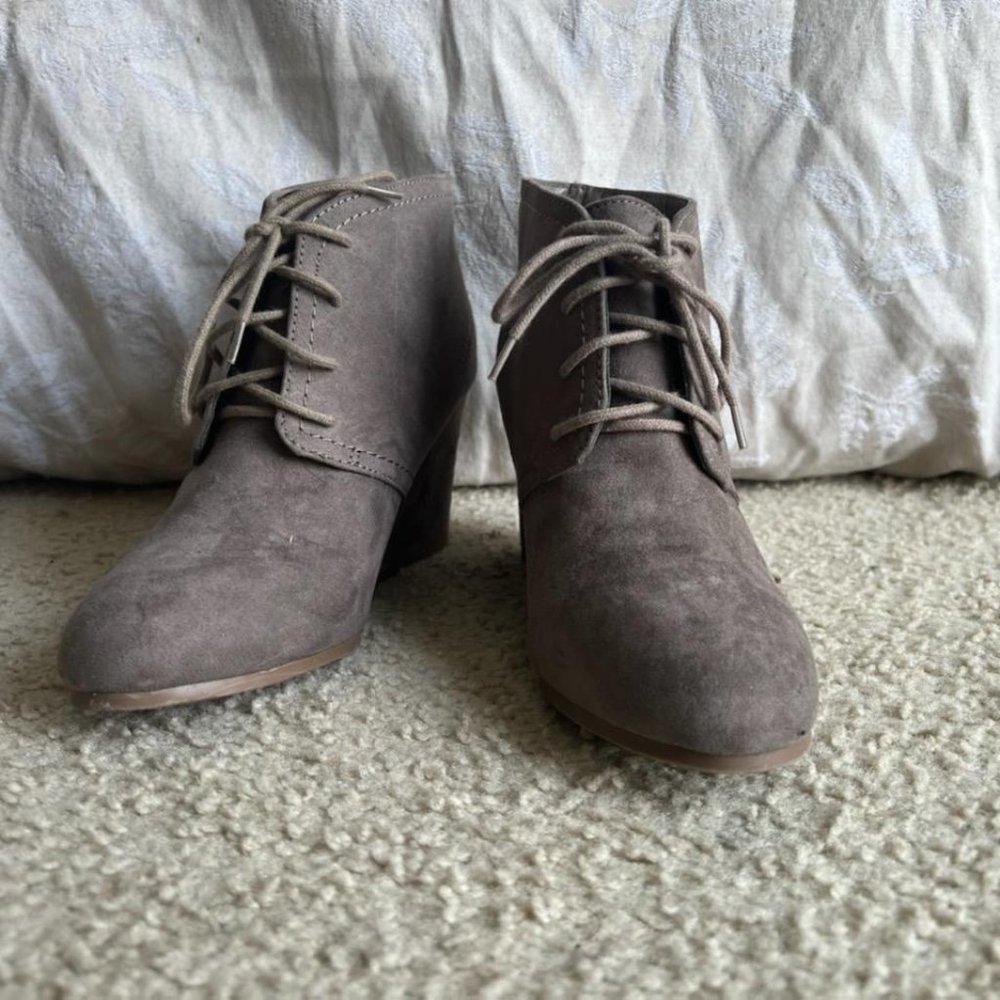Arizon Jean Co. Wedges, size 10M, grey